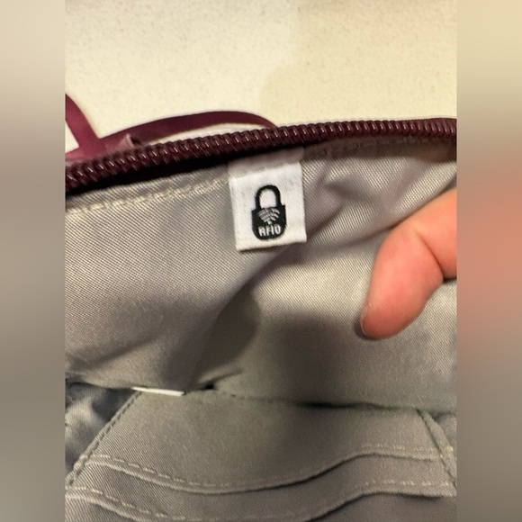 Baggallini Wine Crossbody Bag - Picture 4 of 9